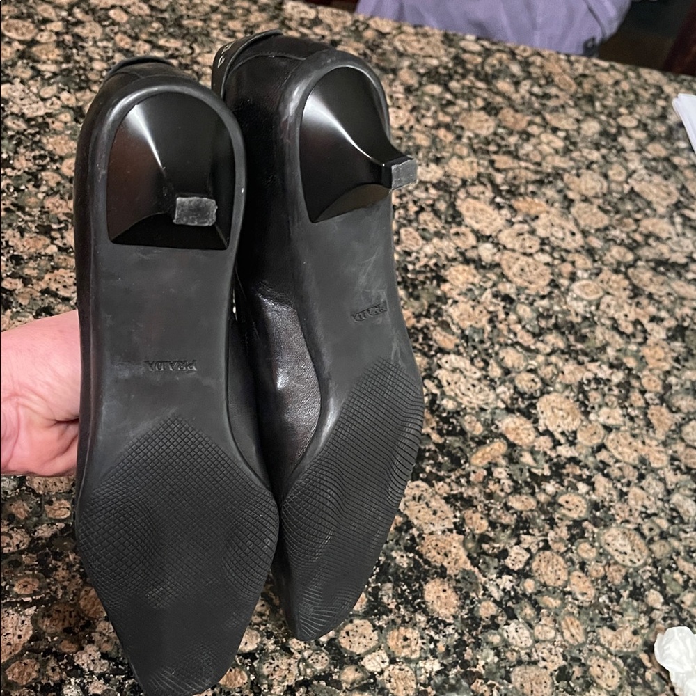 Prada Vintage Elegant Black Leather kitty heels.Mom wore them once. - Picture 6 of 14